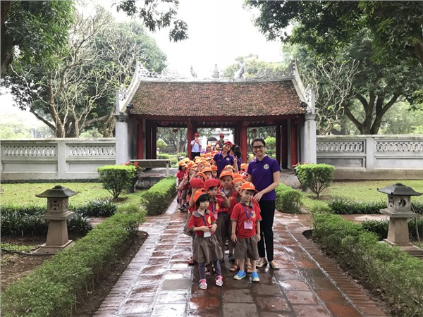 Tham quan Văn Miếu - Xem biểu diễn nghệ thuật tại nhà hát Tuổi Trẻ (11).JPG